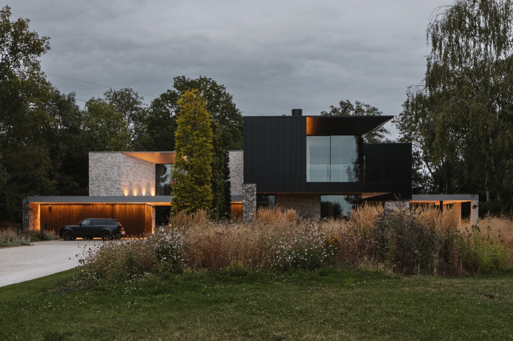 A Fusion of Heritage and Modern Elegance