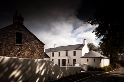 modern-home-with-traditional-farmstead-form-1